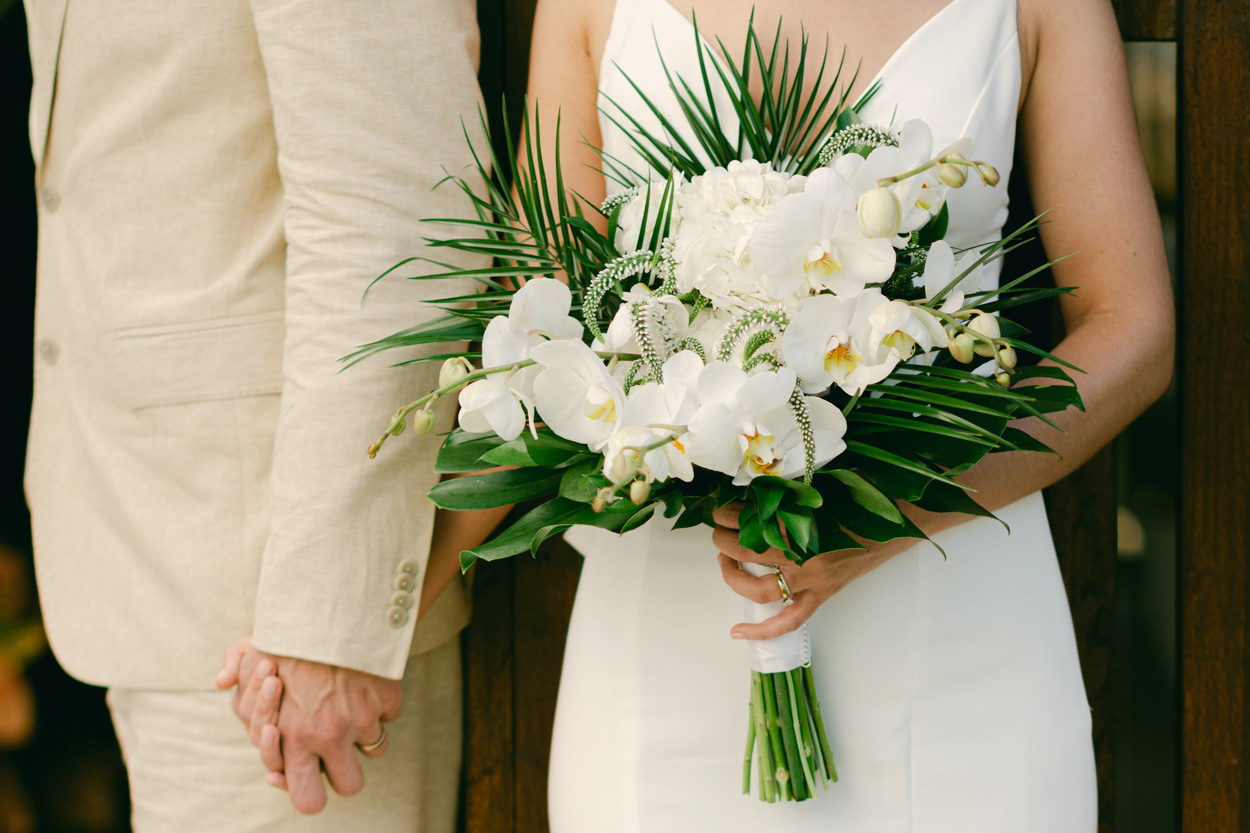 Cómo elegir el estilo floral perfecto para tu boda en la playa en Cancún y  la Riviera Maya - Velvet, image size:1250x833